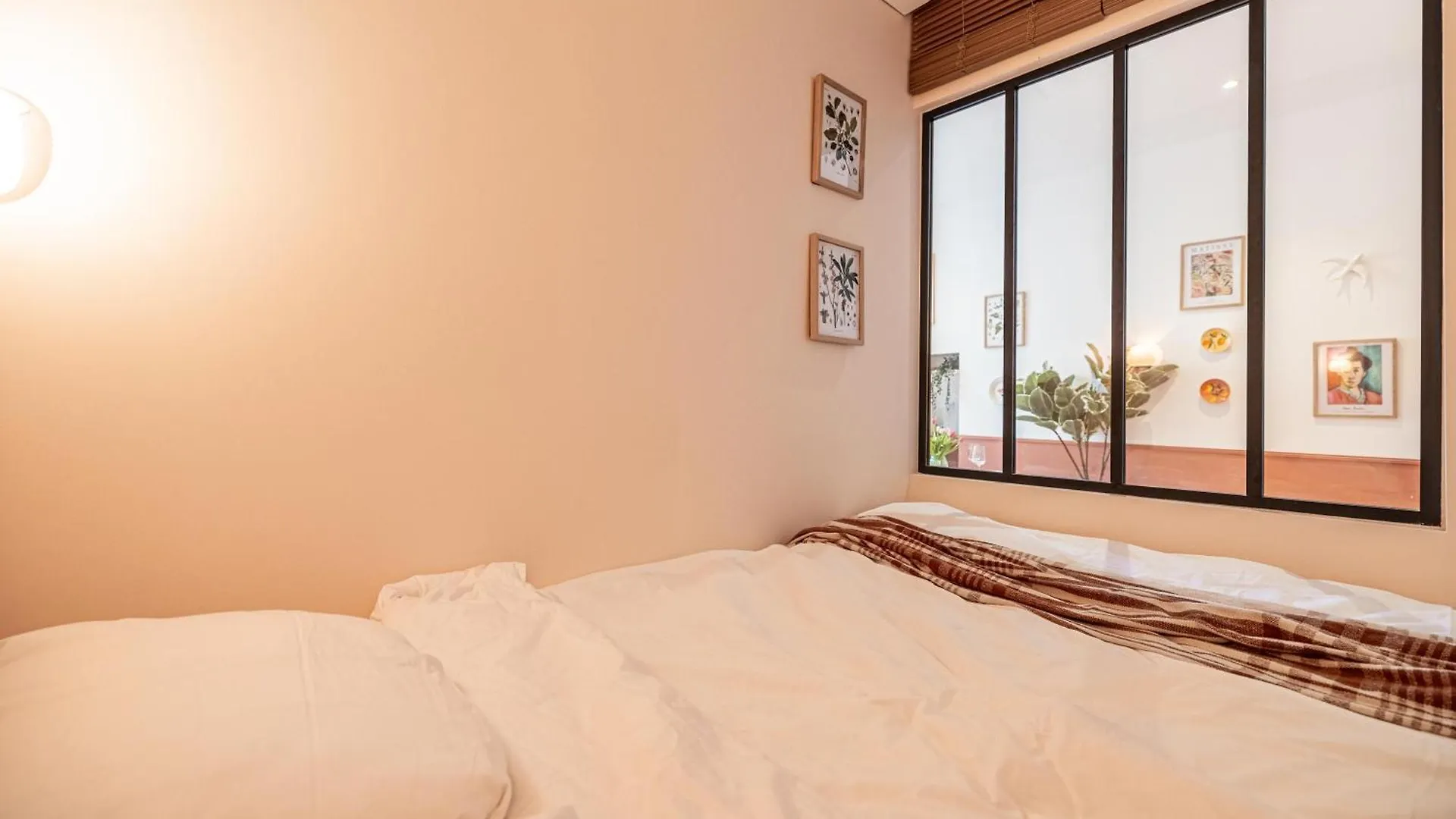 New! Remodeled Appartement In The Heart Of Nice, Beach 3 Min, 2Br, Ac, Elevator, Amazing Little Terrace, Best Location! 0*, Nice France