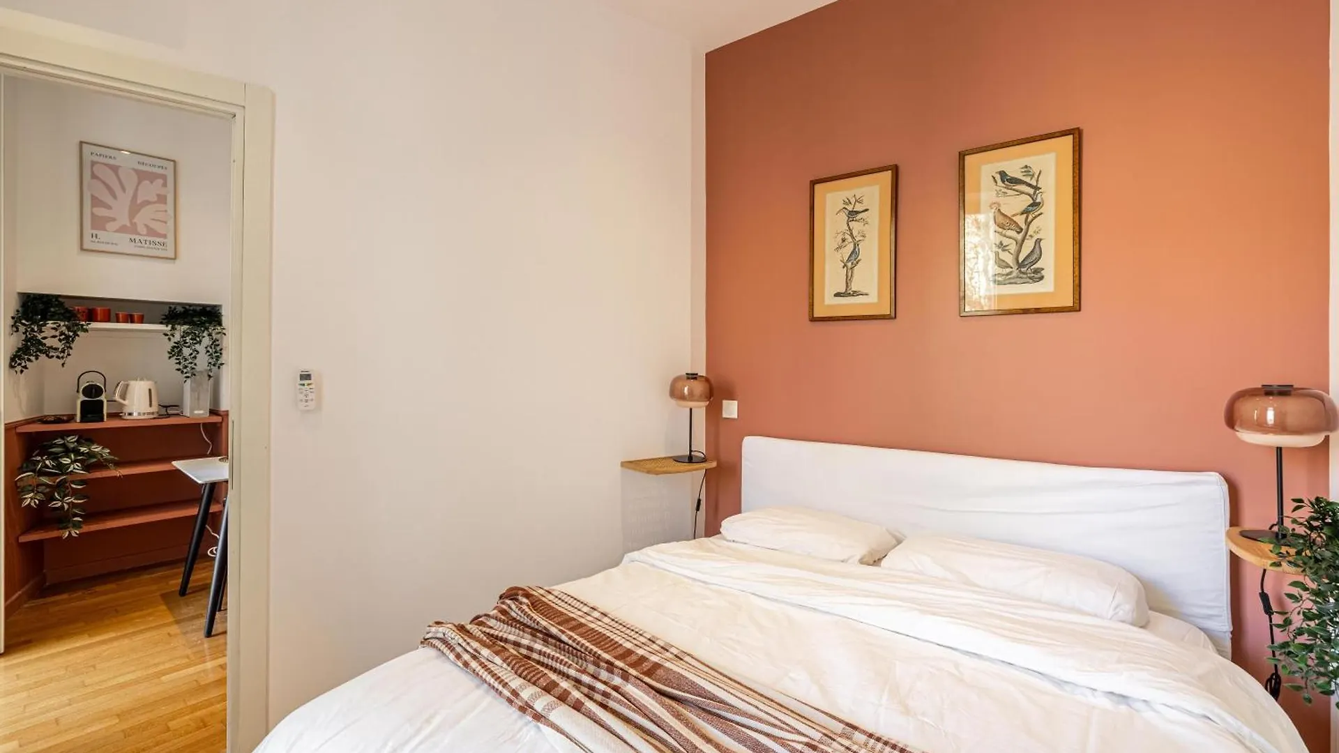 New! Remodeled Appartement In The Heart Of Nice, Beach 3 Min, 2Br, Ac, Elevator, Amazing Little Terrace, Best Location! Apartment Nice
