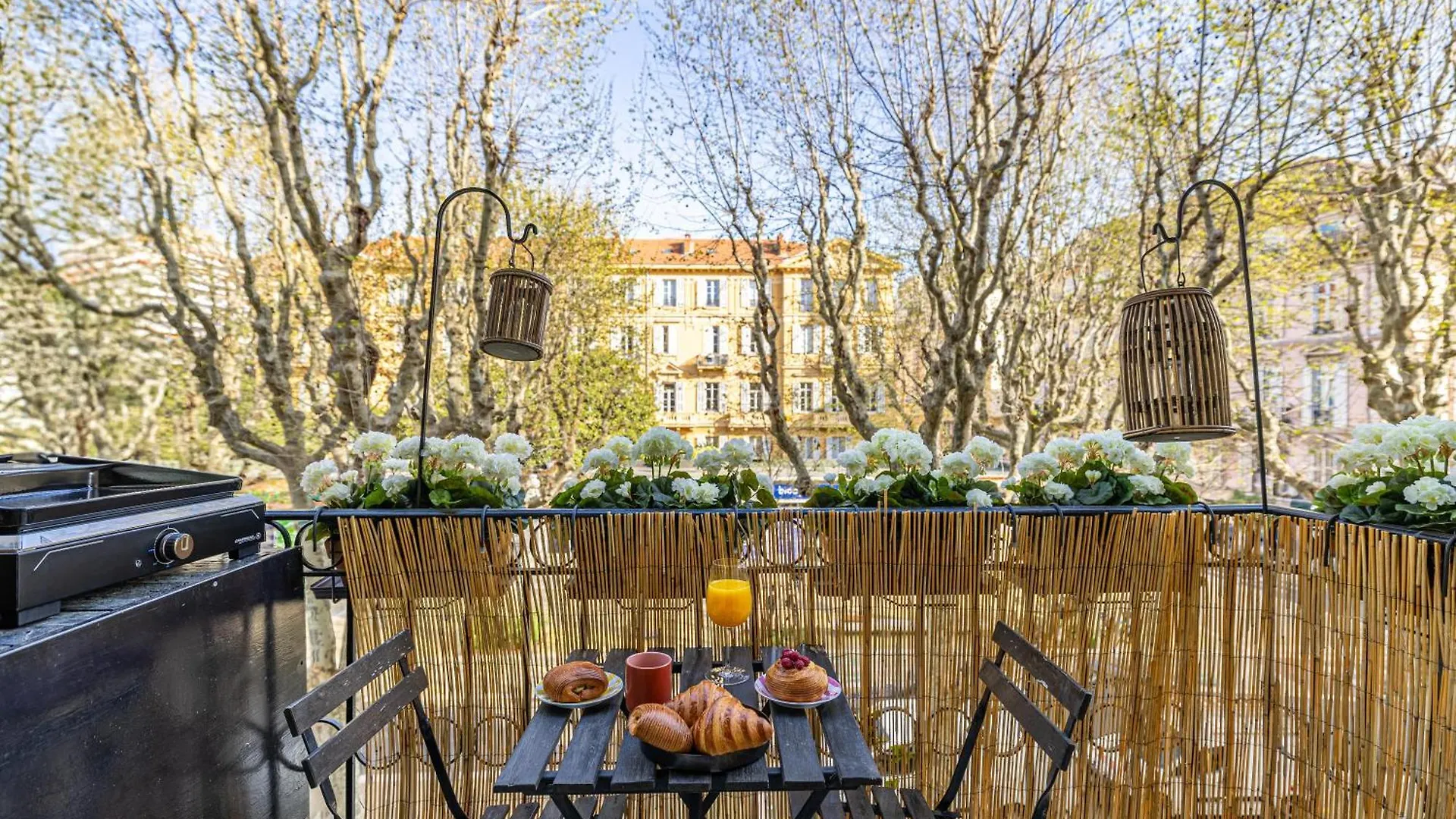 Apartment New! Remodeled Appartement In The Heart Of Nice, Beach 3 Min, 2Br, Ac, Elevator, Amazing Little Terrace, Best Location! France