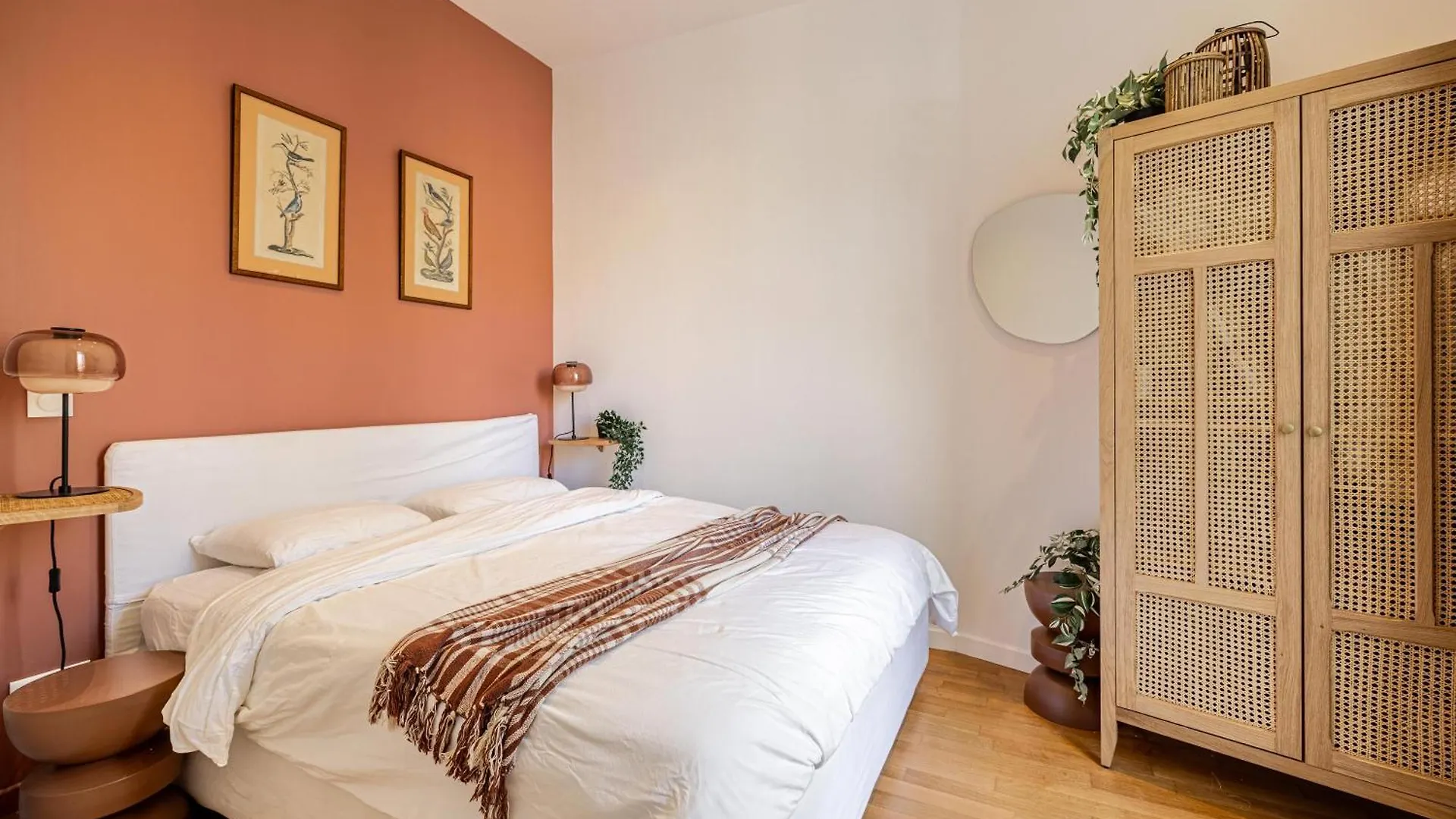 New! Remodeled Appartement In The Heart Of Nice, Beach 3 Min, 2Br, Ac, Elevator, Amazing Little Terrace, Best Location! 0*, Nice