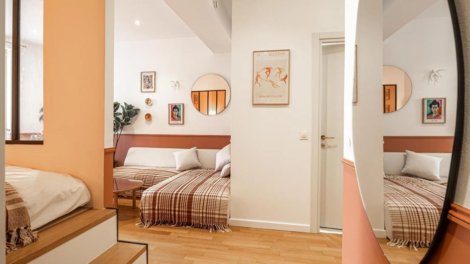 Apartment New! Remodeled Appartement In The Heart Of Nice, Beach 3 Min, 2Br, Ac, Elevator, Amazing Little Terrace, Best Location!