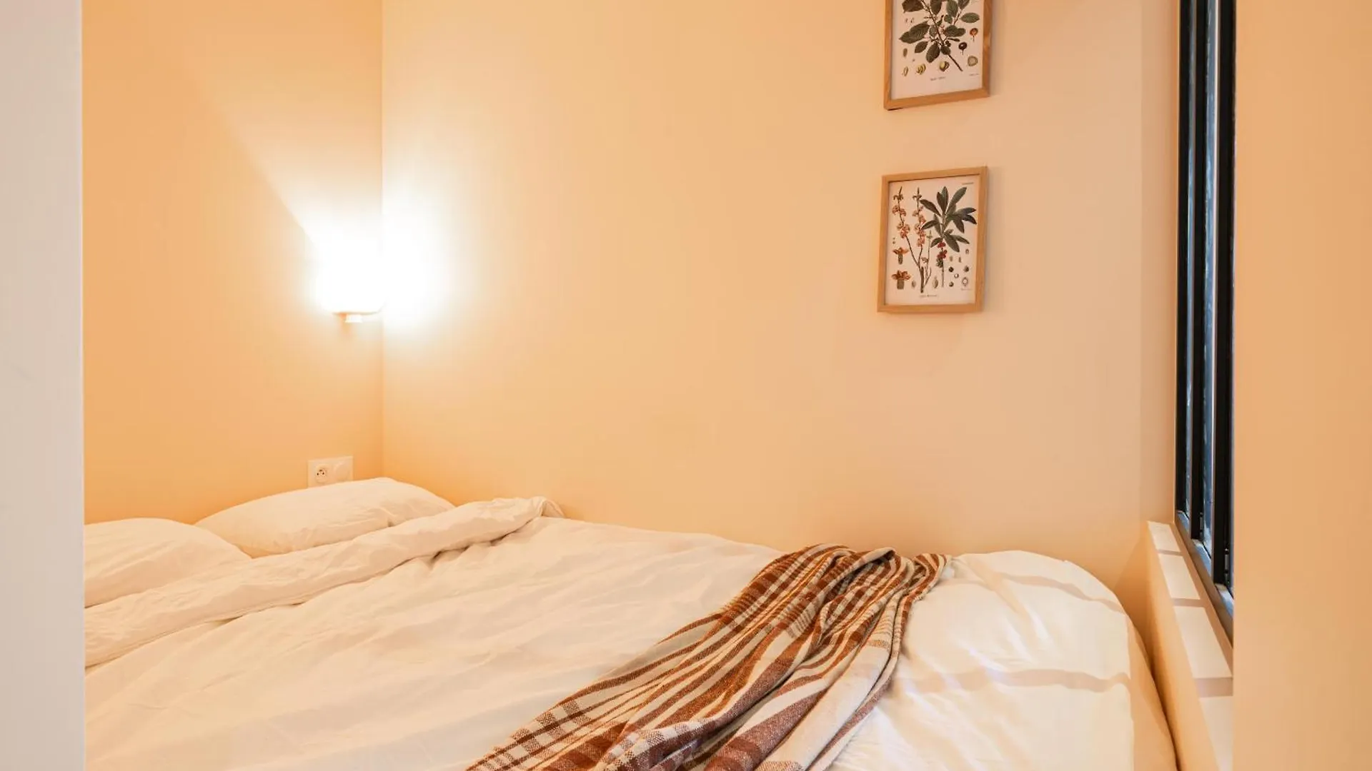 New! Remodeled Appartement In The Heart Of Nice, Beach 3 Min, 2Br, Ac, Elevator, Amazing Little Terrace, Best Location! France