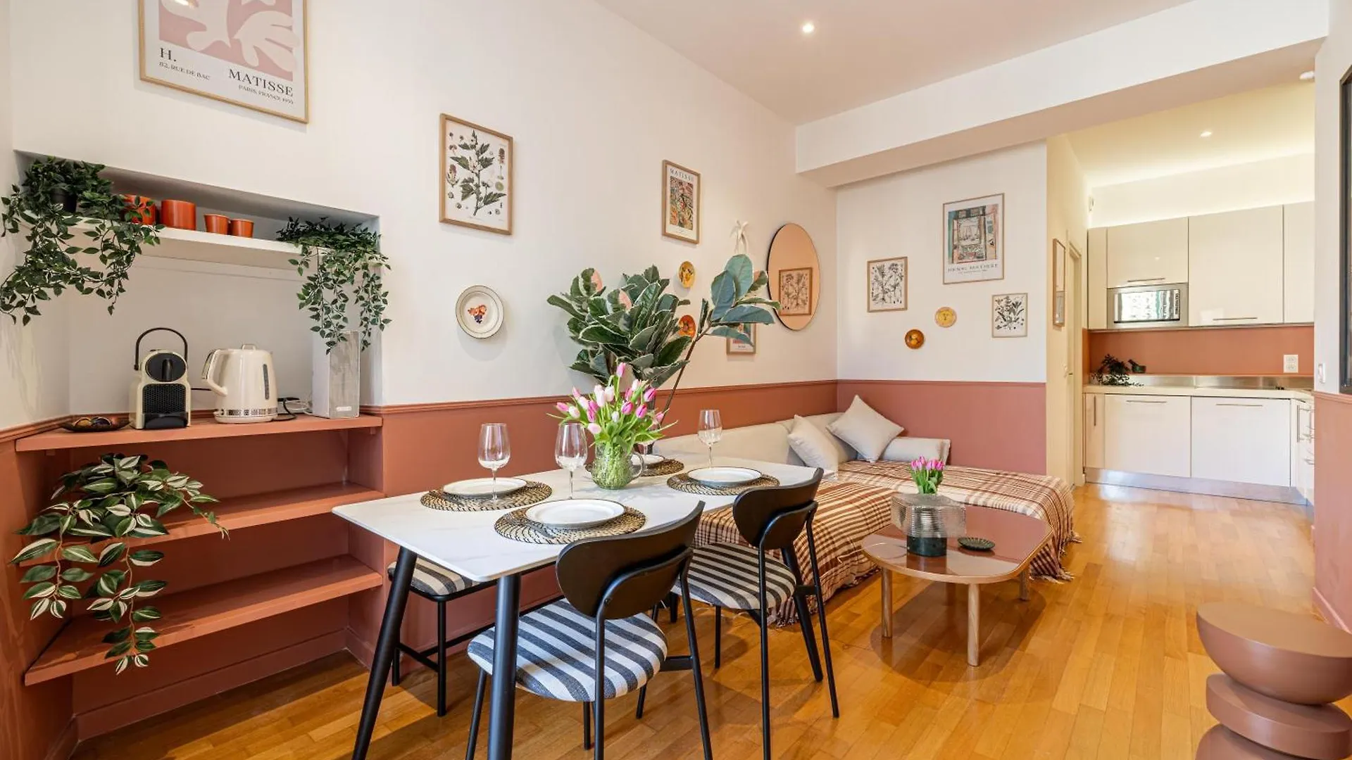 New! Remodeled Appartement In The Heart Of Nice, Beach 3 Min, 2Br, Ac, Elevator, Amazing Little Terrace, Best Location!