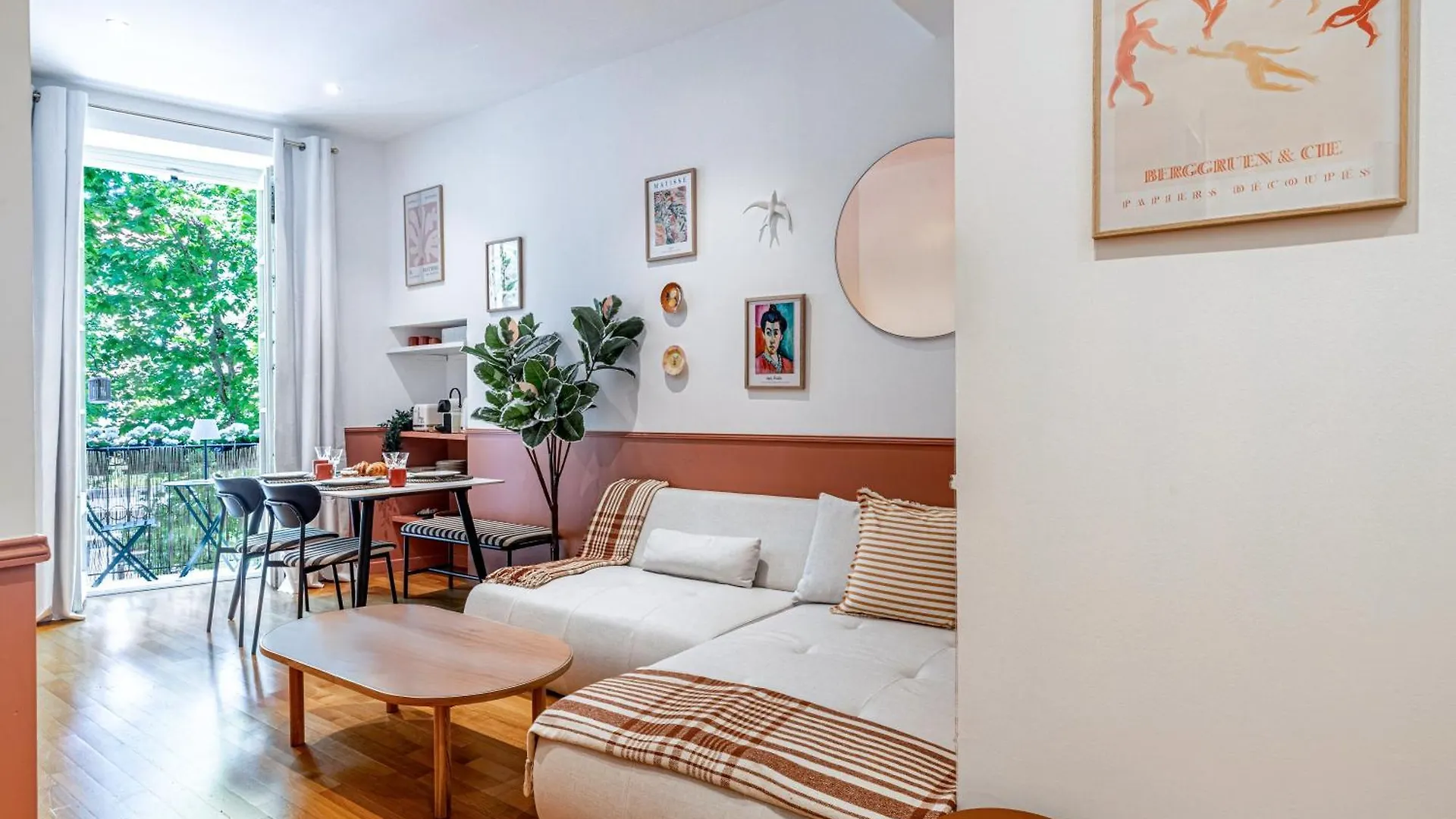 アパート New! Remodeled Appartement In The Heart Of Nice, Beach 3 Min, 2Br, Ac, Elevator, Amazing Little Terrace, Best Location!