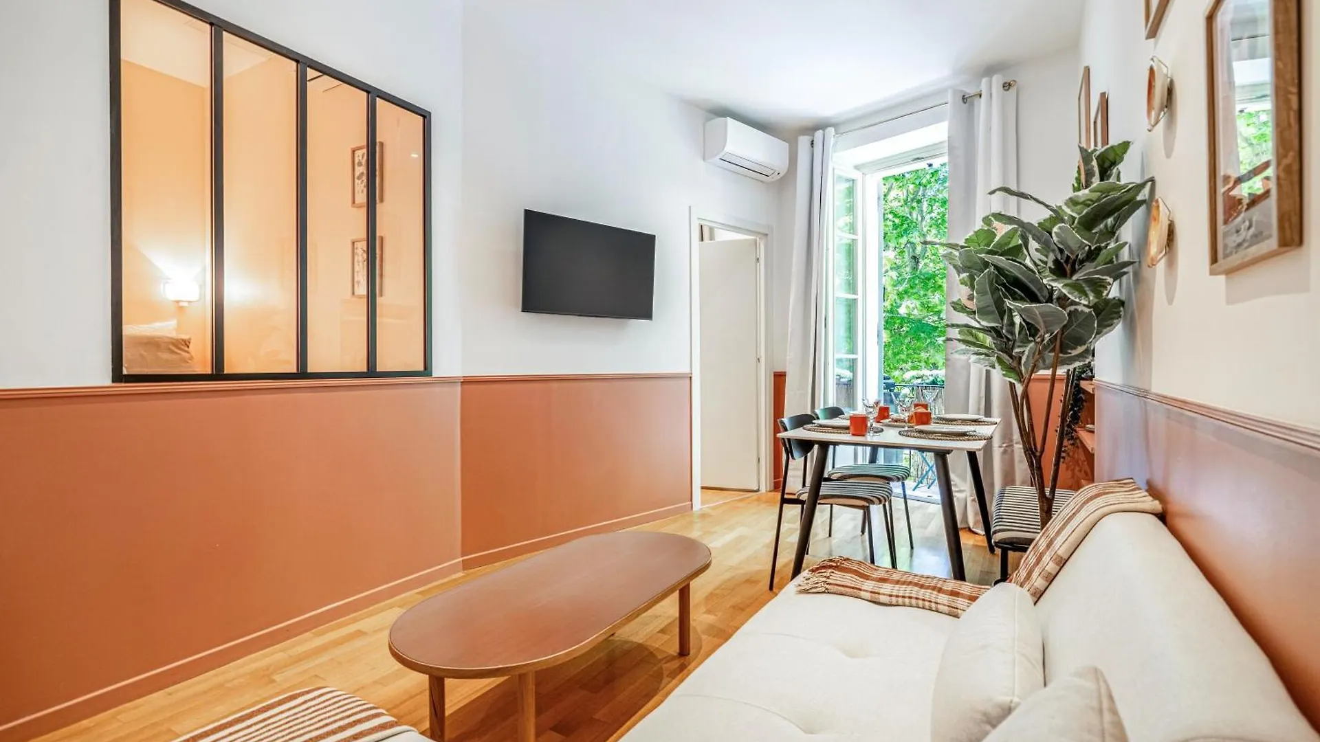 New! Remodeled Appartement In The Heart Of Nice, Beach 3 Min, 2Br, Ac, Elevator, Amazing Little Terrace, Best Location! アパート