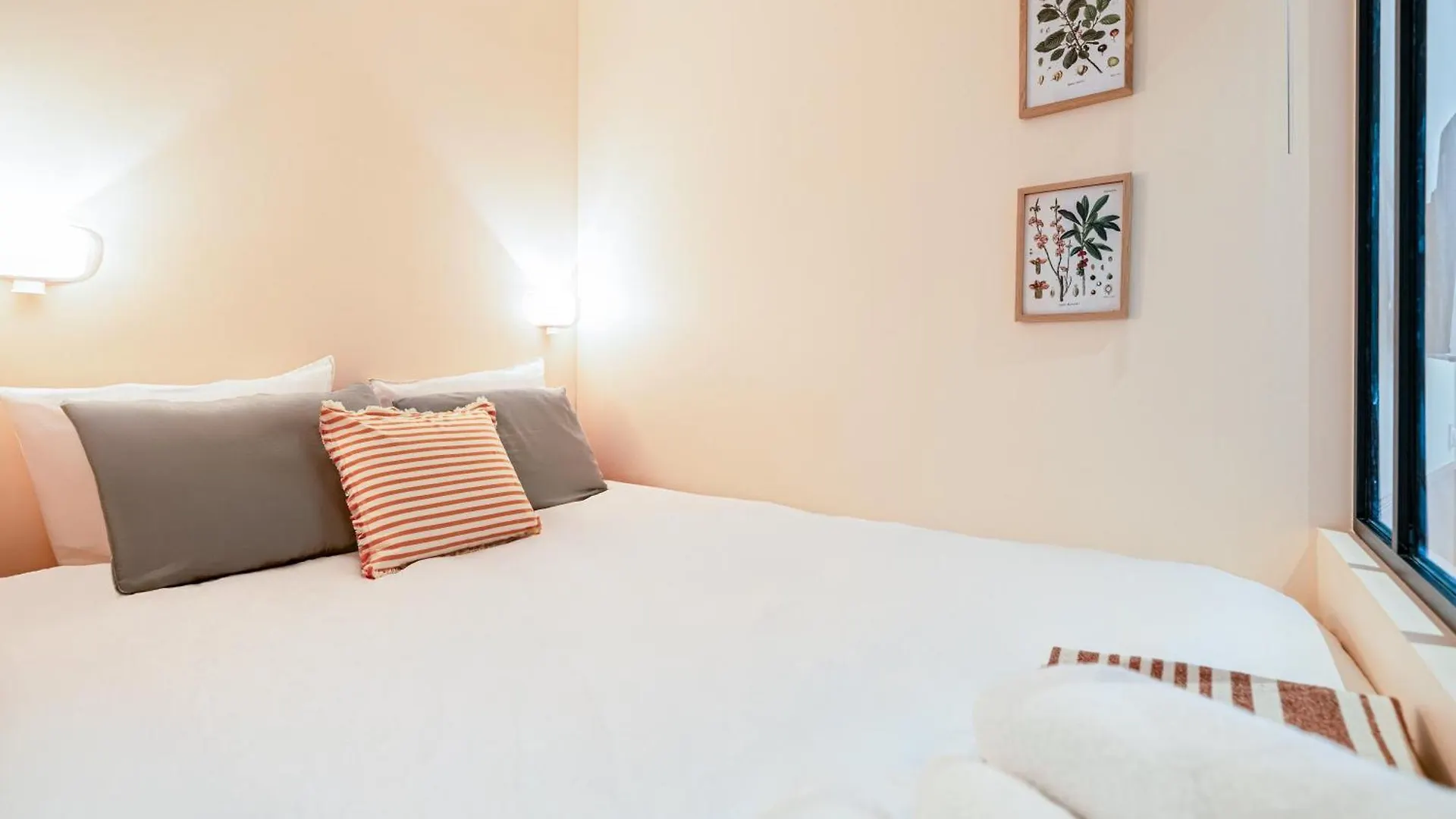 New! Remodeled Appartement In The Heart Of Nice, Beach 3 Min, 2Br, Ac, Elevator, Amazing Little Terrace, Best Location!