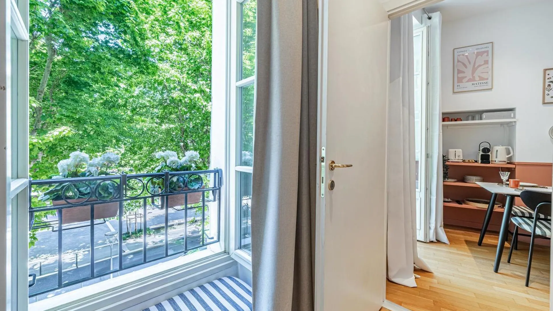 New! Remodeled Appartement In The Heart Of Nice, Beach 3 Min, 2Br, Ac, Elevator, Amazing Little Terrace, Best Location! アパート ニース